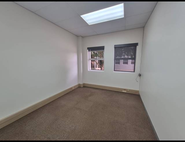 240M² OFFICE TO LET IN PAARDEPLAATS AH
